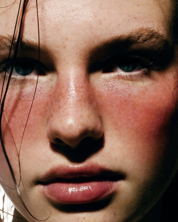 Beautiful Summer Makeup Trend for a Wedding Look | Sunset Blush, Berry Lips and Colorful Eyeliner