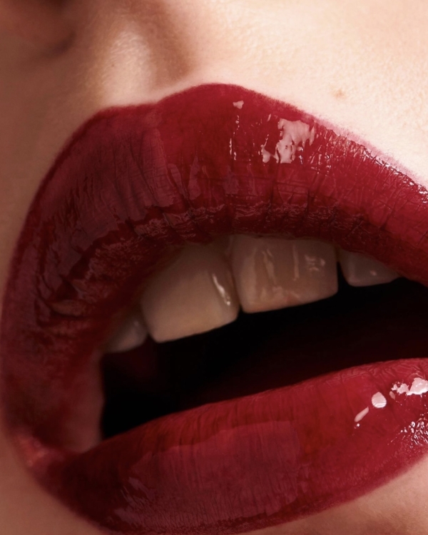 Beautiful Summer Makeup Trend for a Wedding Look | Sunset Blush, Berry Lips and Colorful Eyeliner