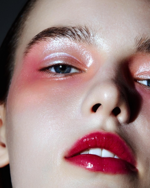 Beautiful Summer Makeup Trend for a Wedding Look | Sunset Blush, Berry Lips and Colorful Eyeliner