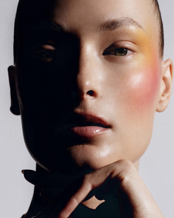 Beautiful Summer Makeup Trend for a Wedding Look | Sunset Blush, Berry Lips and Colorful Eyeliner