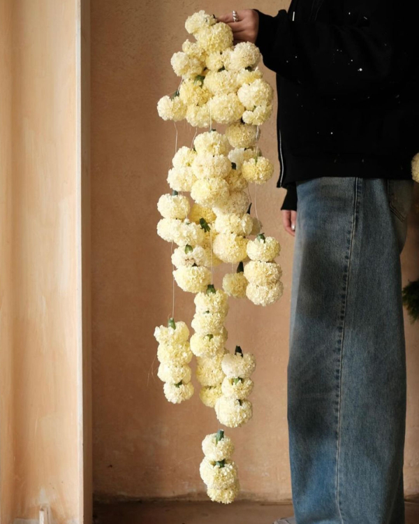 Trend: Cascading Flower Bouquets