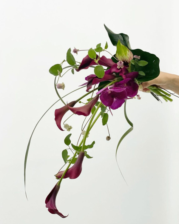 Trend: Cascading Flower Bouquets