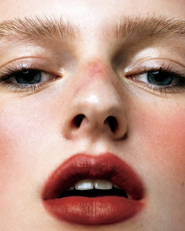 Beautiful Summer Makeup Trend for a Wedding Look | Sunset Blush, Berry Lips and Colorful Eyeliner