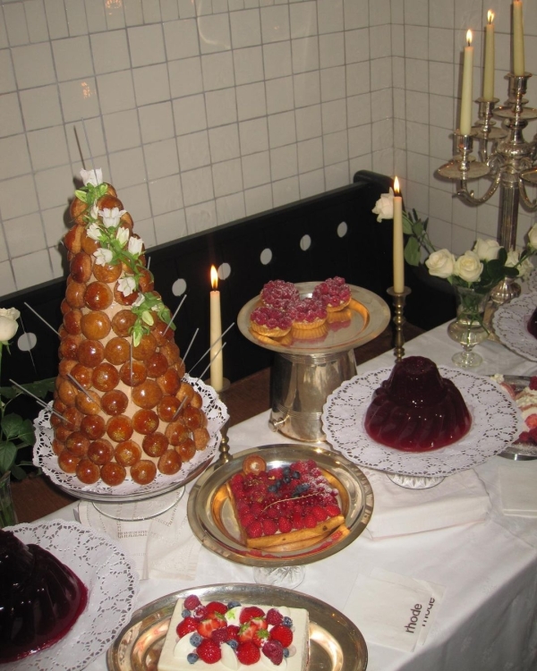 Trend: Croquembouche-Style Wedding Desserts