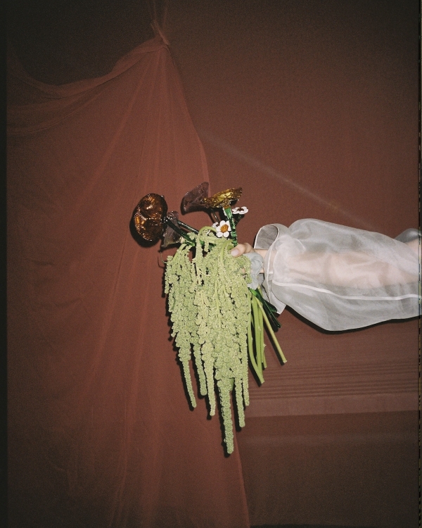 An Artistic Wedding Amongst a Breathtaking Quarry in Mallorca