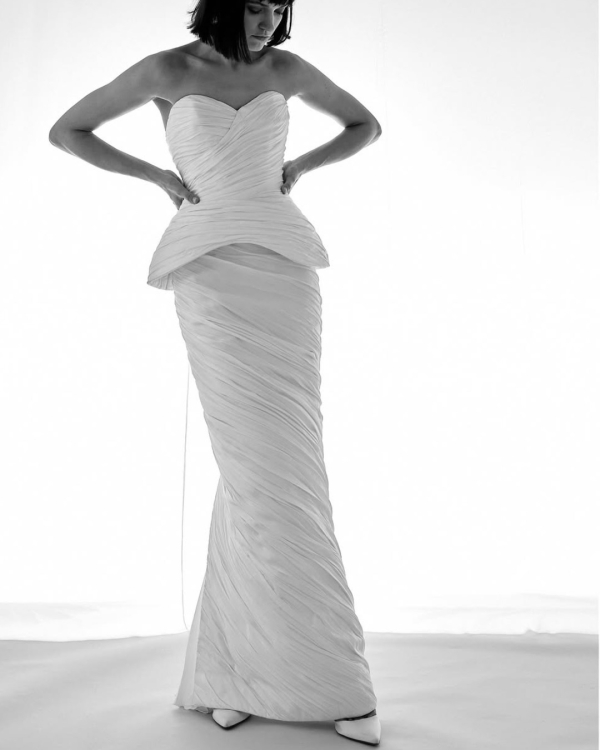 30 Breathtaking Bridal Dresses for a Wedding in Spain