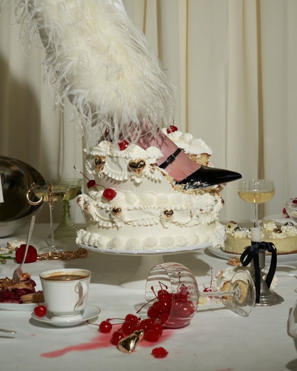 40 Fashionable Food-Infused Wedding Photography Ideas That Serve Style