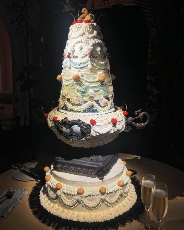 Trend: Stacked Wedding Cakes