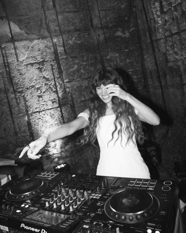 An Artistic Wedding Amongst a Breathtaking Quarry in Mallorca