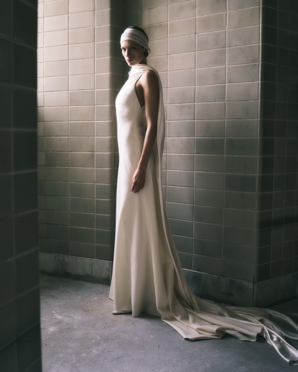 30 Breathtaking Bridal Dresses for a Wedding in Spain