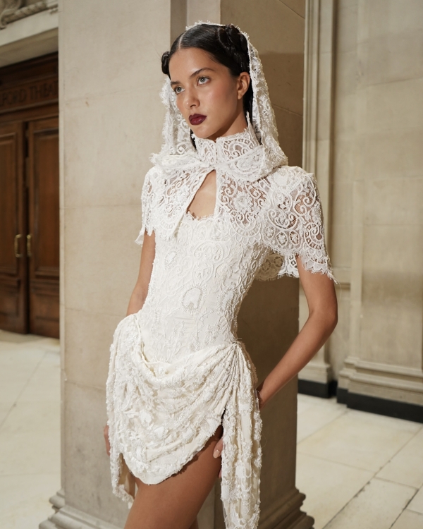 30 Breathtaking Bridal Dresses for a Wedding in Spain