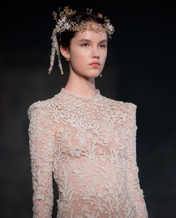 The Best Bridal Accessories for Every Wedding Dress Neckline