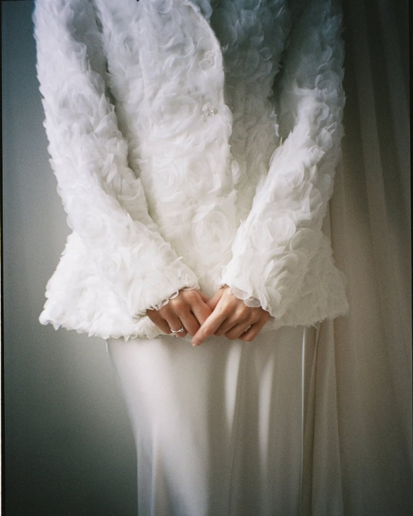 35 Chic Bridal Outfit Ideas for a Courthouse or City Hall Wedding