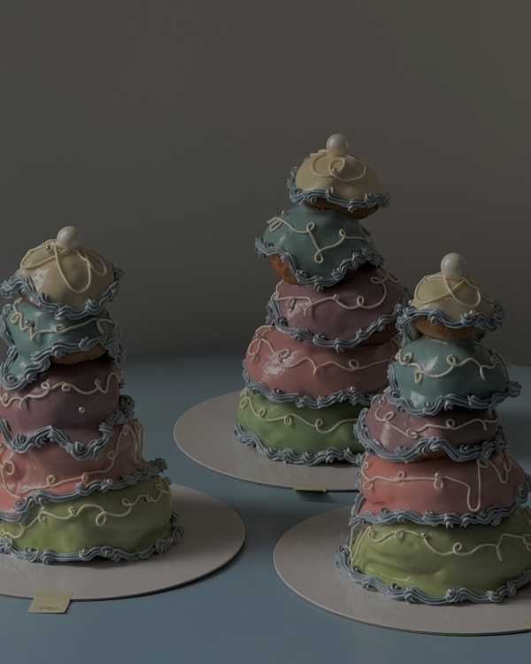 Trend: Stacked Wedding Cakes