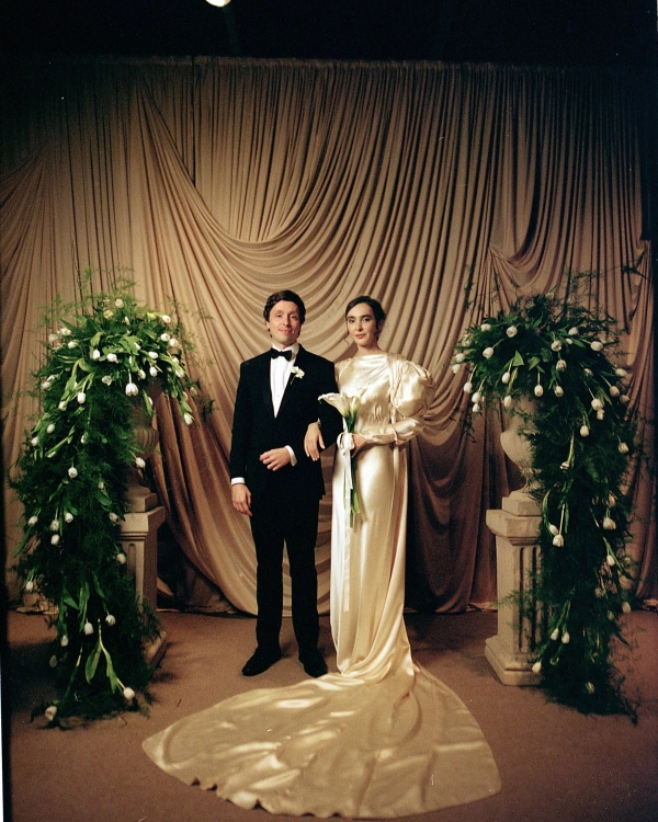 A Sentimental Two-Ceremony Wedding Woven with Vintage Fashion and Heirloom Charm — photo 1