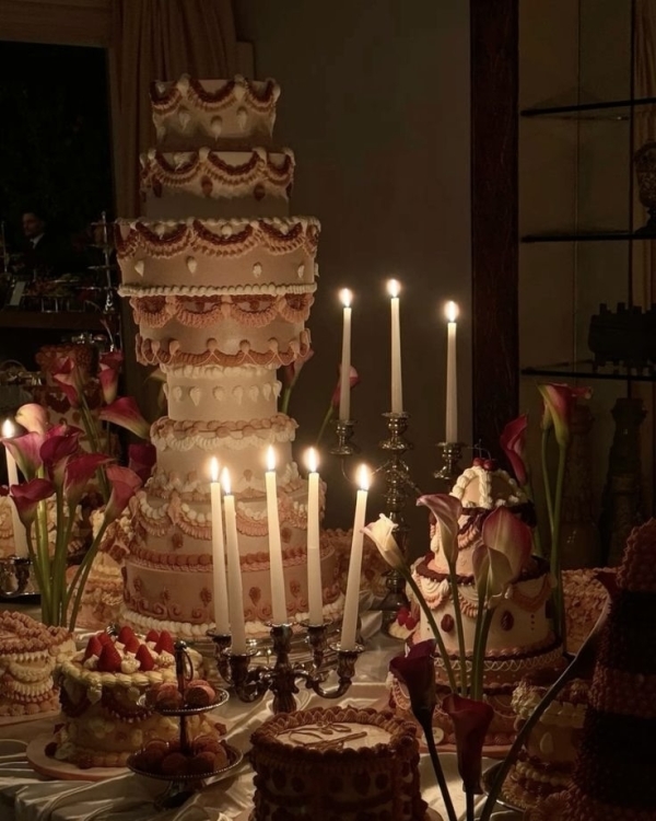 Trend: Stacked Wedding Cakes