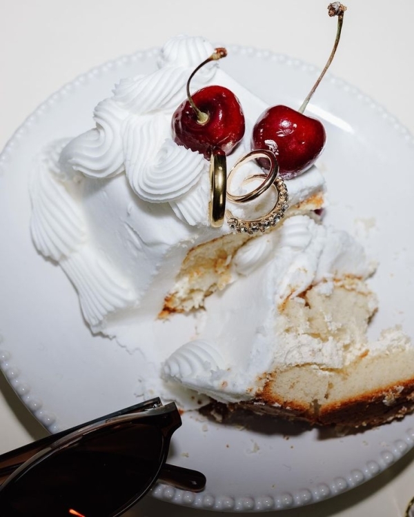 40 Fashionable Food-Infused Wedding Photography Ideas That Serve Style