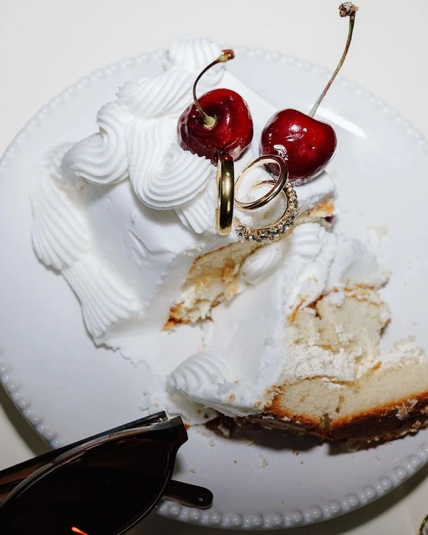 40 Fashionable Food-Infused Wedding Photography Ideas That Serve Style — photo 1