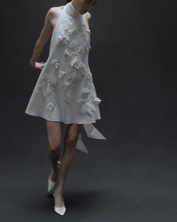 30 Breathtaking Bridal Dresses for a Wedding in Spain