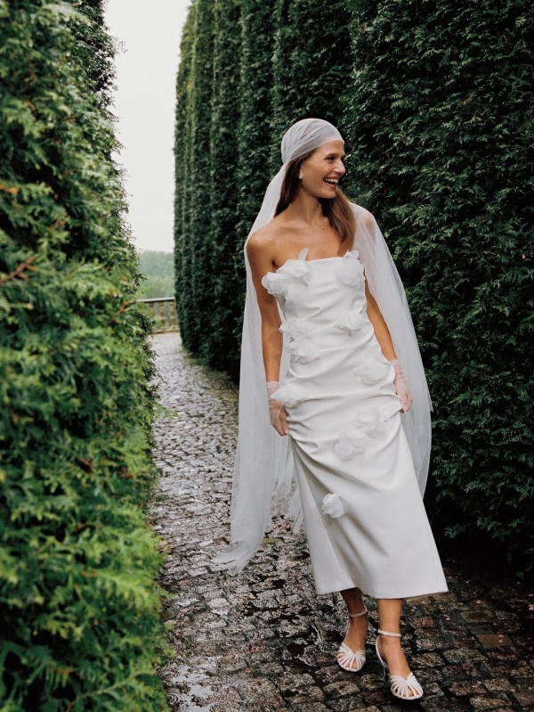 30 Breathtaking Bridal Dresses for a Wedding in Spain