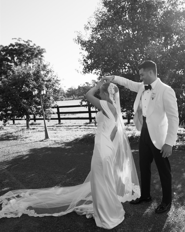 A Glamorous Jewel-Toned Wedding in the Australian Countryside