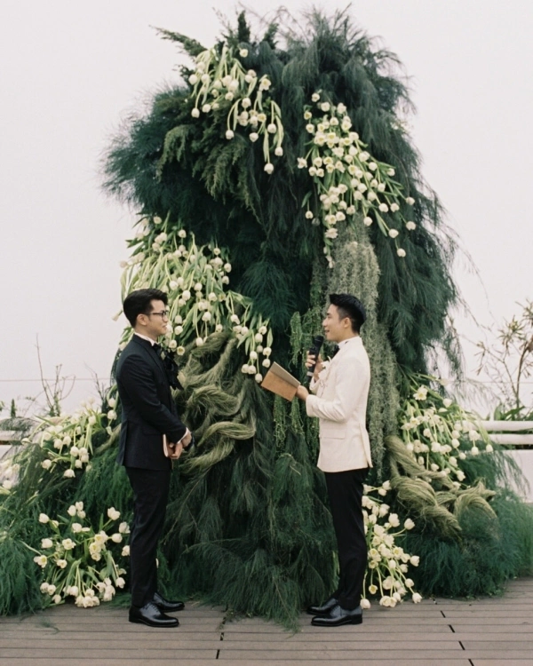 Celebrating Pride: Our Favorite LGBTQIA+ Weddings — photo 2