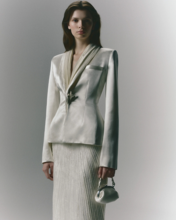 35 Chic Bridal Outfit Ideas for a Courthouse or City Hall Wedding