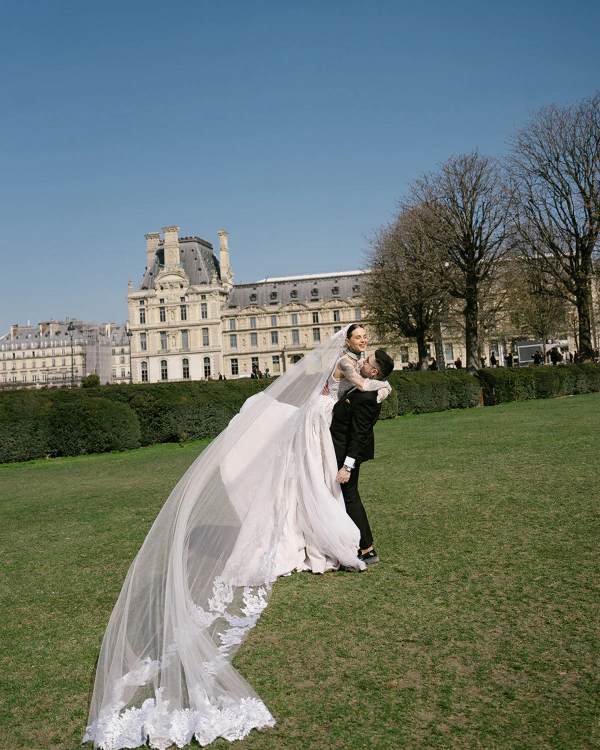 LGBTQIA+ Influencer Couple's Chic Parisian Elopement — photo 1