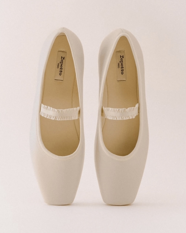 30 Bridal Flats That Prove You Don’t Need Heels to Make a Statement