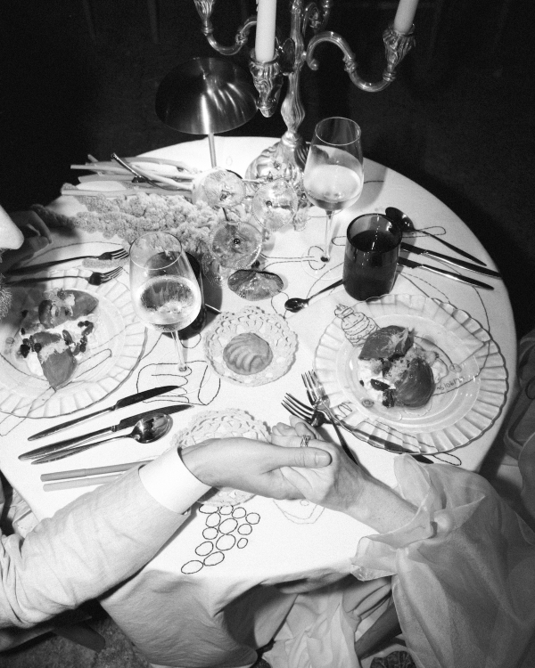 An Artistic Wedding Amongst a Breathtaking Quarry in Mallorca