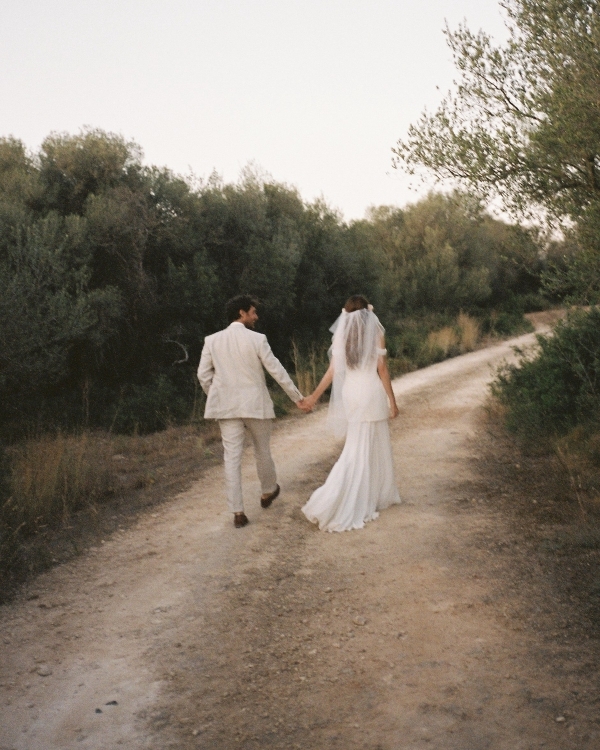 An Artistic Wedding Amongst a Breathtaking Quarry in Mallorca