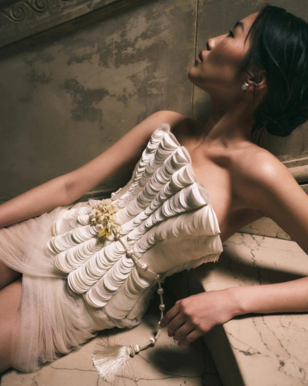 10 Ways to Style-Up Your Wedding Dress from Ceremony to Reception — photo 1