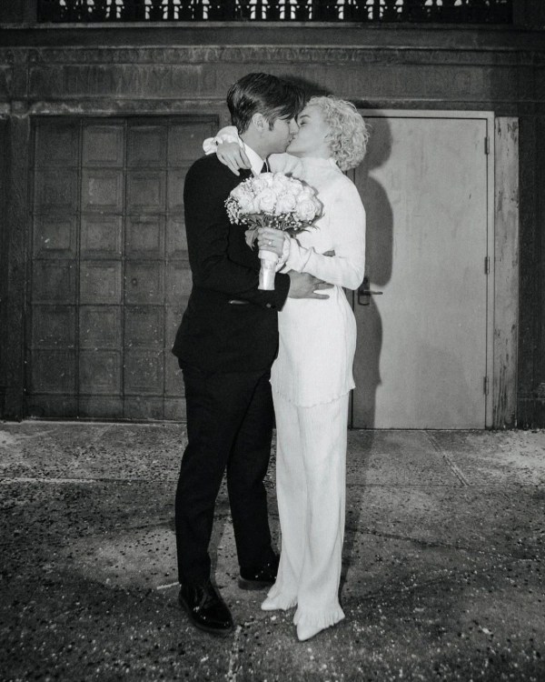 Where to Buy a Wedding Pantsuit for the Bride? — photo 1