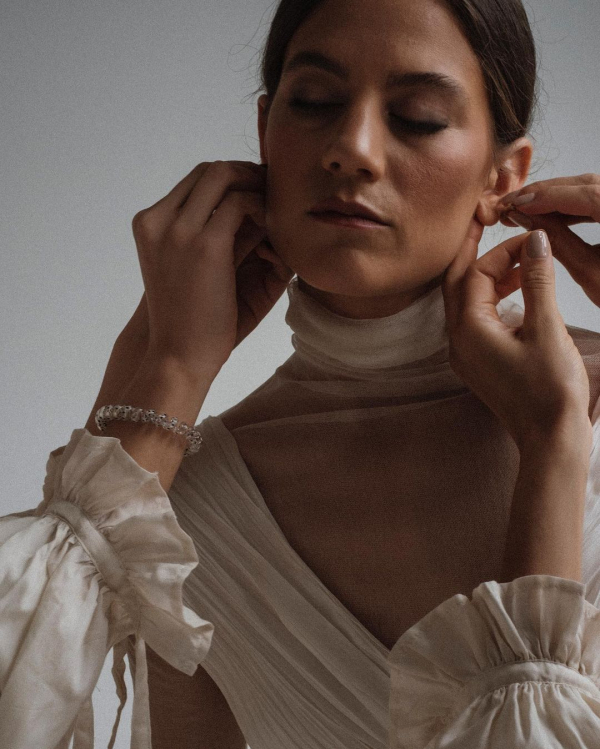 How to Choose a Maid of Honor | Choosing Matron of Honor | How to Pick Maid of Honor