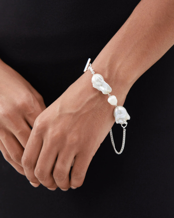 Stunning Bracelets to Complement a Bride's Look