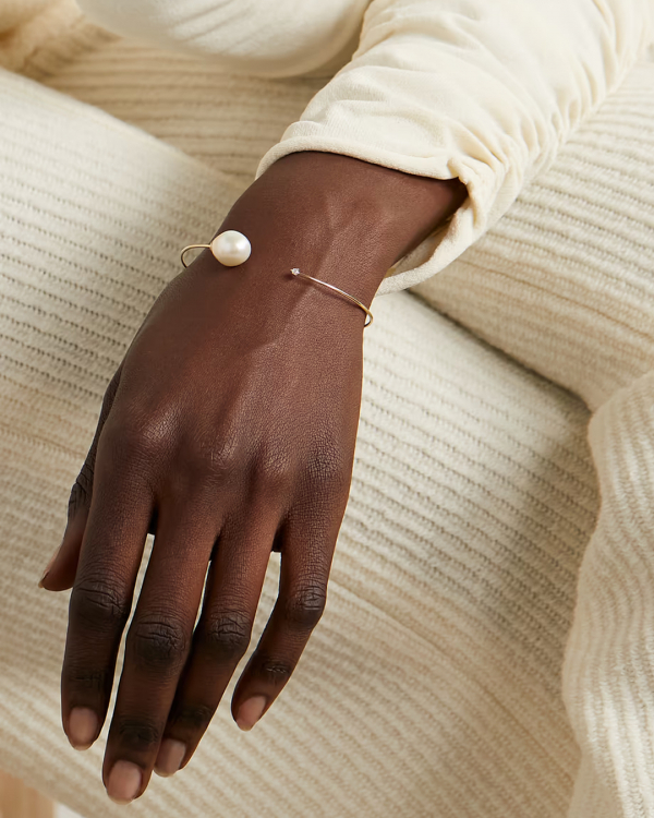 Stunning Bracelets to Complement a Bride's Look