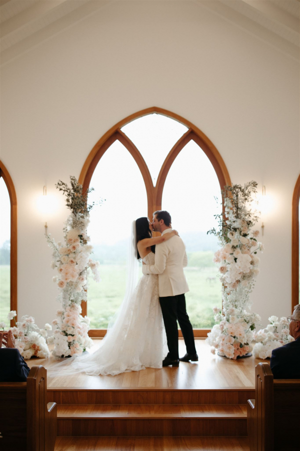 Romantic Wedding in The Valley Estate