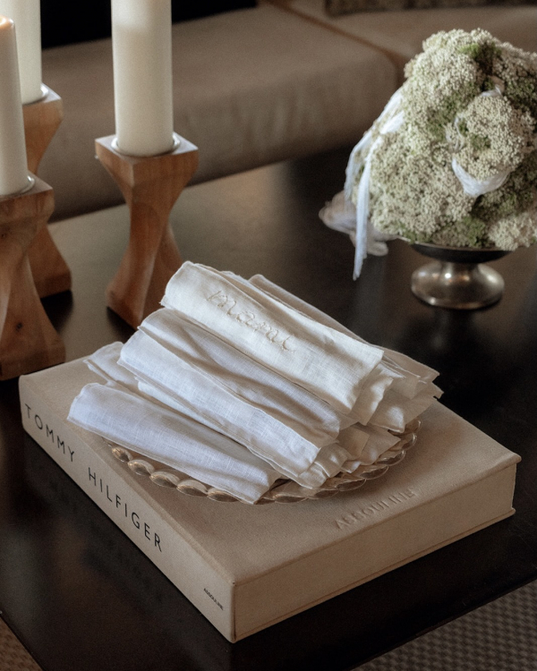 Romance in Puerto Rico | Bridal Inspiration with Bread Set Design, Bows and Handmade Stationary