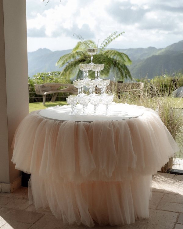 Romance in Puerto Rico | Bridal Inspiration with Bread Set Design, Bows and Handmade Stationary