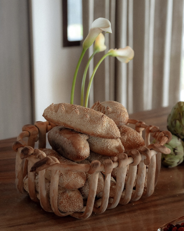 Romance in Puerto Rico | Bridal Inspiration with Bread Set Design, Bows and Handmade Stationary