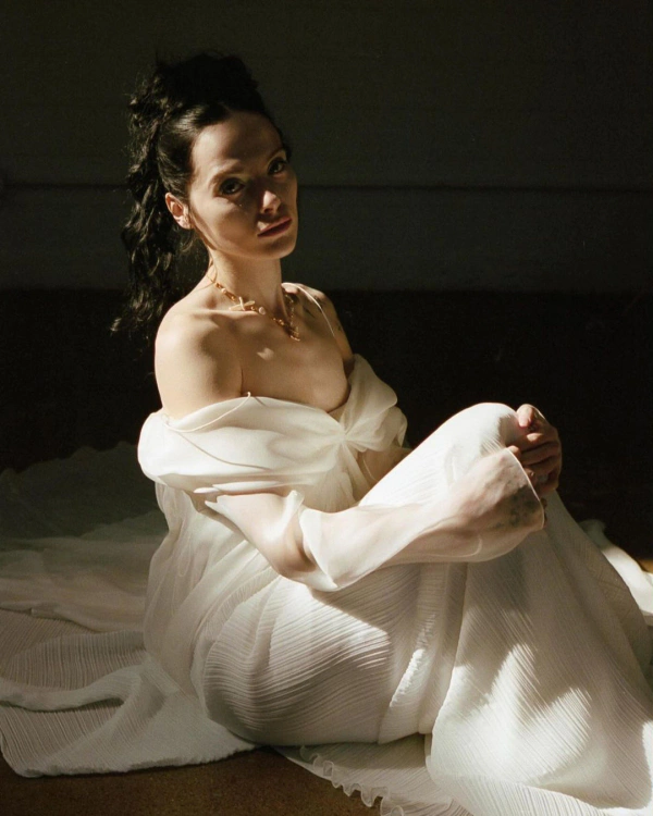 Nostalgia, Warmth and Human Connection in Valerie Thompson's Work — photo 2