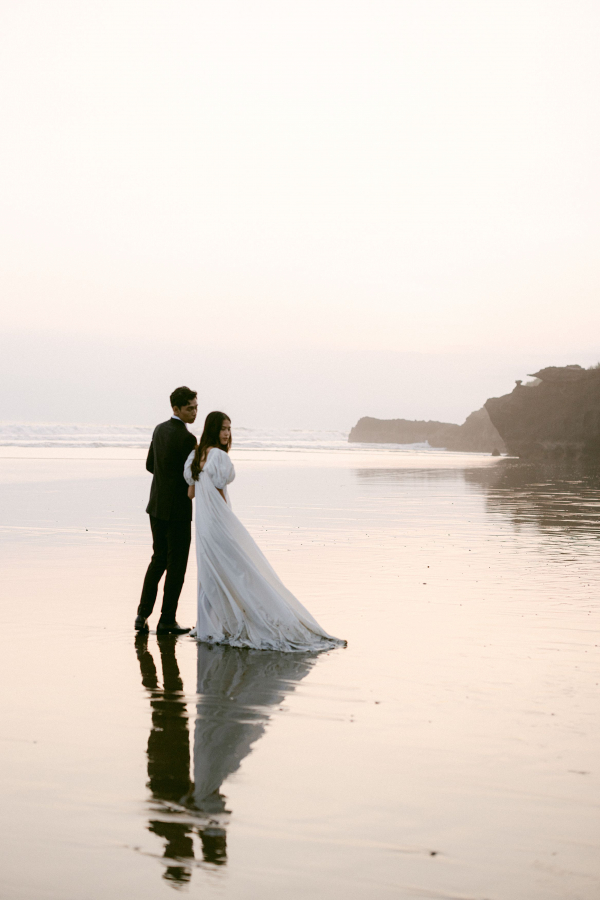 Bold & Intimate Bali Editorial | Spectacular Beachside Wedding Dinner Affair