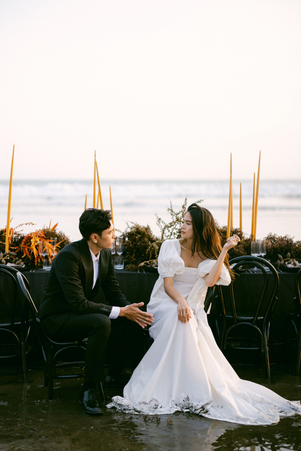 Bold & Intimate Bali Editorial | Spectacular Beachside Wedding Dinner Affair