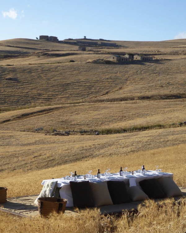 Unique Wedding Table Centerpieces Without Flowers | Creative Non Floral Wedding Decor Ideas