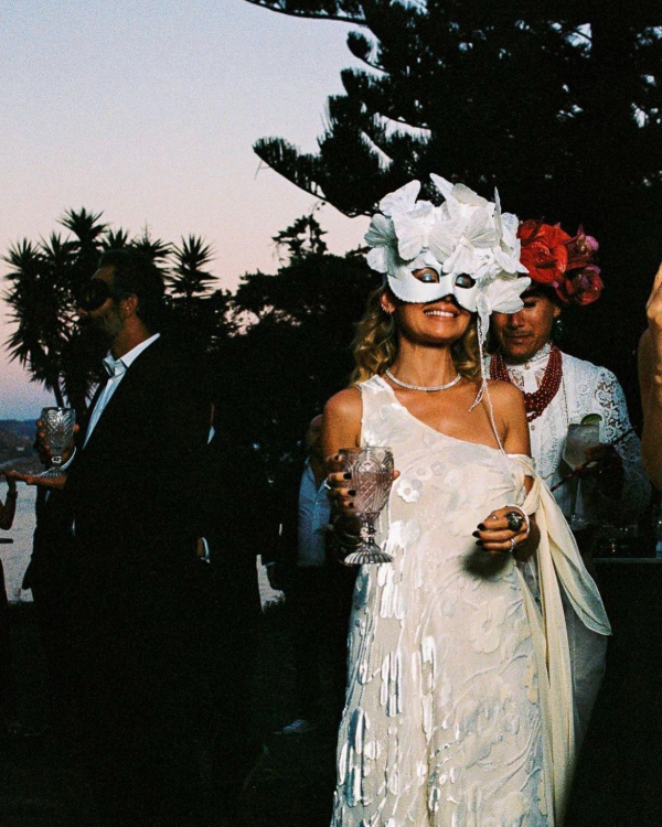 40 Surrealist Decor Ideas to Create a Dreamlike Celebration