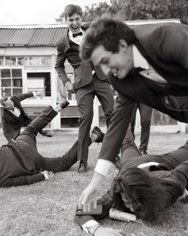 35 Must-Save Bridal & Grooms Party Portrait Ideas