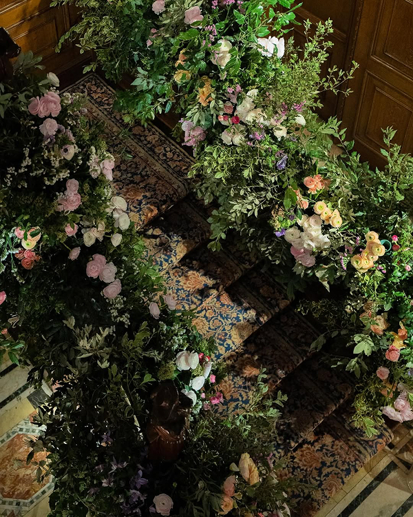 How to Create a Multi-Sensory Floral Experience for Your Wedding