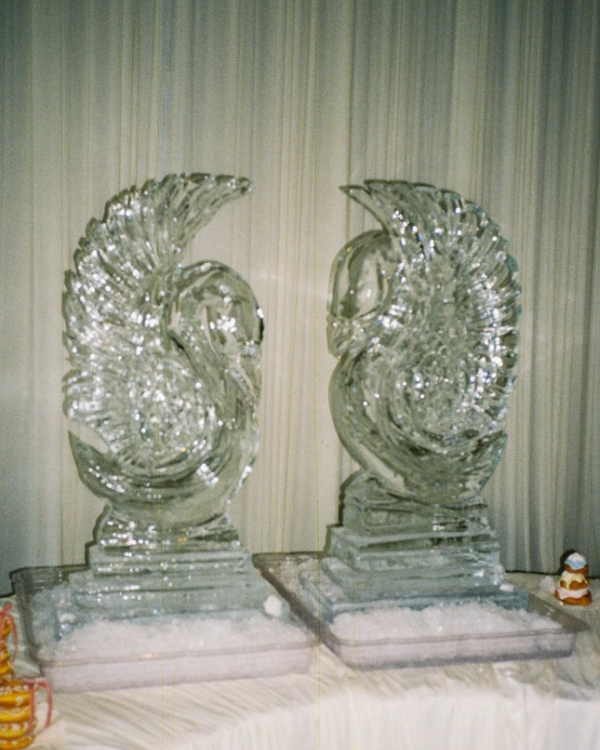 20 Stunning Ice Sculpture Ideas for Your Wedding