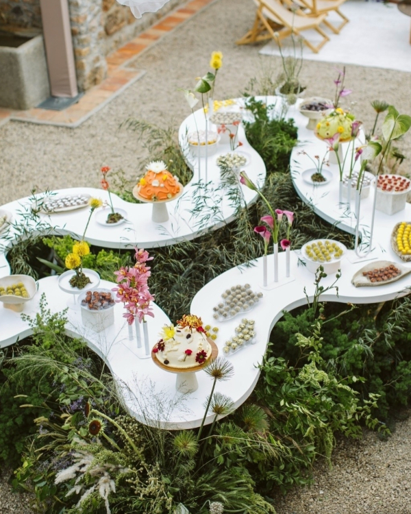 40 Surrealist Decor Ideas to Create a Dreamlike Celebration