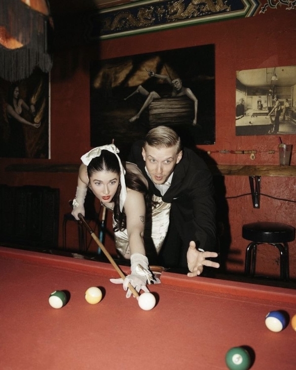 35 Must-Save Bridal & Grooms Party Portrait Ideas